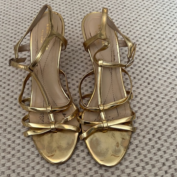 Kate Spade golden steal wedge/kitten heel. - Picture 2 of 4